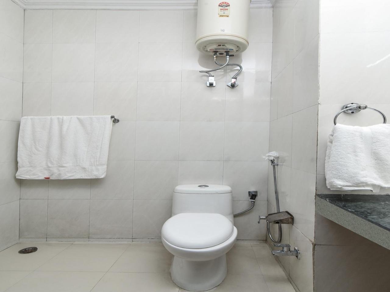 Capital O 16676 Near Noida City Center Exterior foto